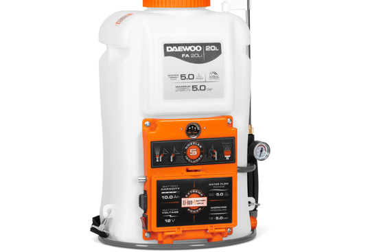 Ёмкий аккумулятор и зарядное устройство в комплекте